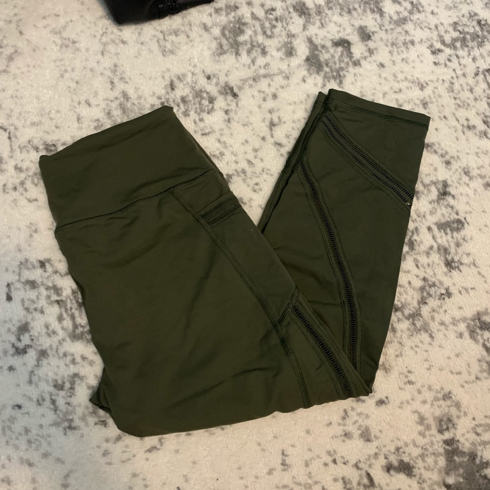 VICTORIAS SECRET KNOCKOUT CAPRI PANT SZ MEDIUM